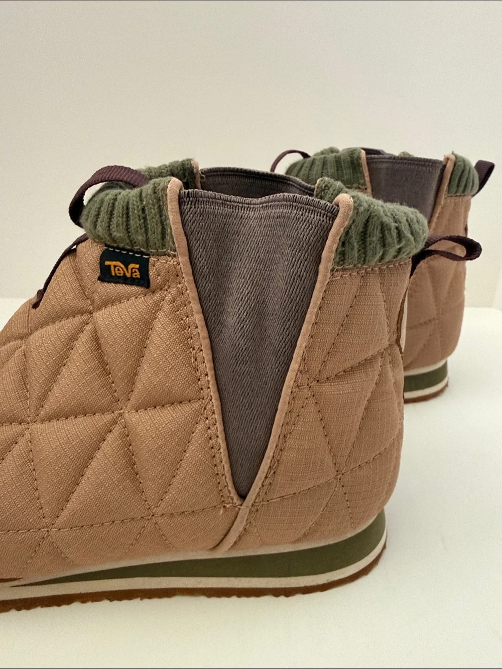 Teva Ember Commute WP Women’s 8 Waterproof Quilted Ankle Boots Tan